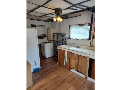 Private area. Ample parking. 3BR possible for 4th or extra area - photo 22