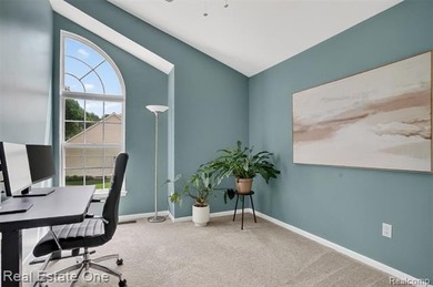 Lake Thompson access, a newly renovated kitchen, light-filled - photo 25