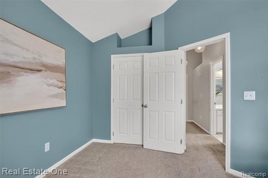 Lake Thompson access, a newly renovated kitchen, light-filled - photo 26