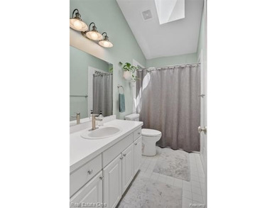 Lake Thompson access, a newly renovated kitchen, light-filled - photo 30
