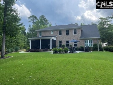 Stunning custom home with timeless charm! Welcome to this - photo 3
