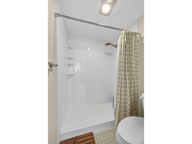 Welcome to 336 Golfview Road, Unit 905, a highly desirable - photo 25
