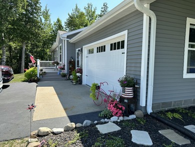 Beautifully maintained and full of charm, this 2-bedroom, 2-bath - photo 2