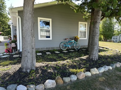 Beautifully maintained and full of charm, this 2-bedroom, 2-bath - photo 3