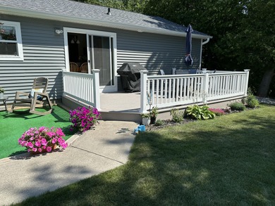 Beautifully maintained and full of charm, this 2-bedroom, 2-bath - photo 4