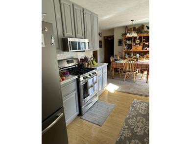 Beautifully maintained and full of charm, this 2-bedroom, 2-bath - photo 6