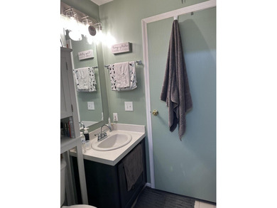 Beautifully maintained and full of charm, this 2-bedroom, 2-bath - photo 10