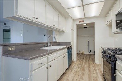 Welcome to this delightful 2-bedroom, 2-bathroom home, gated and - photo 12