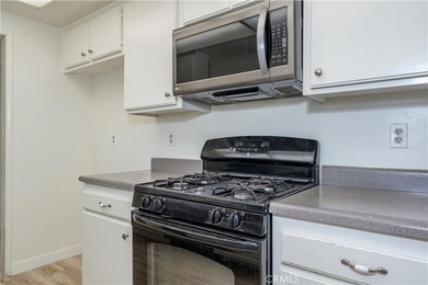 Welcome to this delightful 2-bedroom, 2-bathroom home, gated and - photo 14