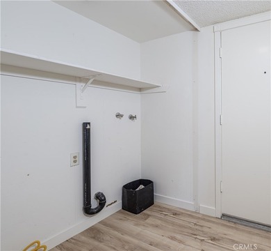 Welcome to this delightful 2-bedroom, 2-bathroom home, gated and - photo 27