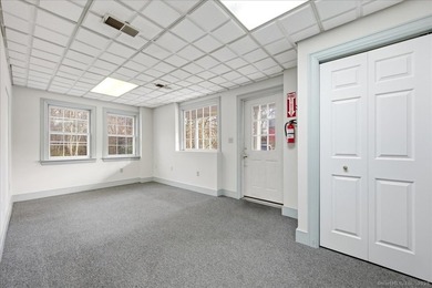 Incredible investment opportunity. Mixed use/flex space - photo 33