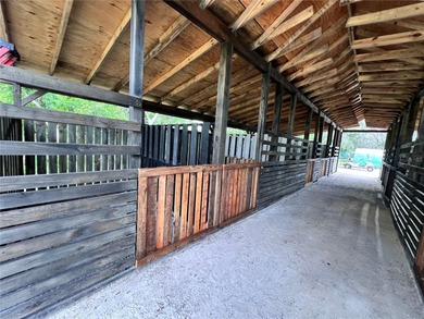 Impeccable 10-Acre *High-and-Dry* Estate: A Masterpiece of - photo 60