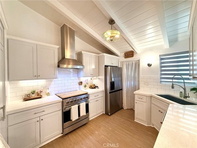 Beautifully updated single story home in a prime location - photo 8