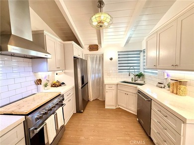 Beautifully updated single story home in a prime location - photo 9