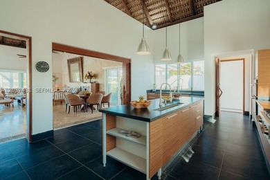 Exclusive villa located in the prestigious community of Caleton - photo 1