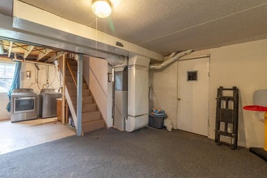 Move-in ready with numerous recent updates, this well-maintained - photo 18