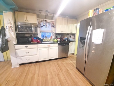 Calling all Investors! 2 Family Home with great rental income - photo 5