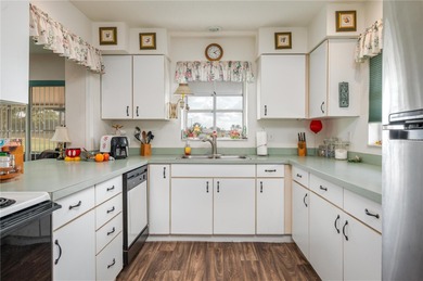 Welcome to Lake Henry Estates, a beautiful gated retirement - photo 9