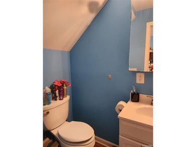 Calling all Investors! 2 Family Home with great rental income - photo 9
