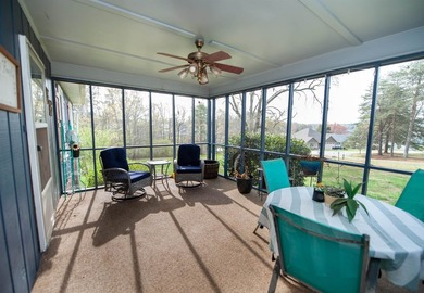Wake up to beautiful water views and enjoy the lifestyle that - photo 2