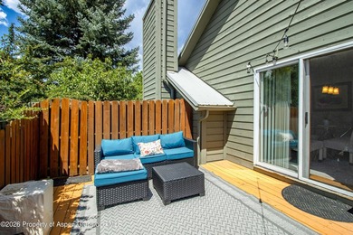 Come home to this beautifully maintained, furnished split-level - photo 17