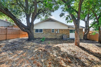 Welcome to your dream home! This stunning 3 bed 2 bath residence - photo 31