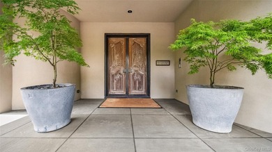 Welcome to a sanctuary in North Hills - a one-of-a-kind Frank - photo 3