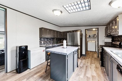 Spacious Living in Avalon Park! ?? This clean, move-in-ready - photo 11