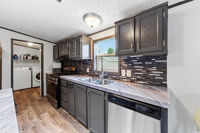 Spacious Living in Avalon Park! ?? This clean, move-in-ready - photo 12