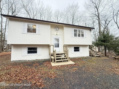Lake Carobeth Home For Sale in Tobyhanna Pennsylvania