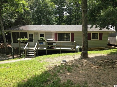This quaint 2 bedroom 1 bath is the perfect starter home or lake - photo 1