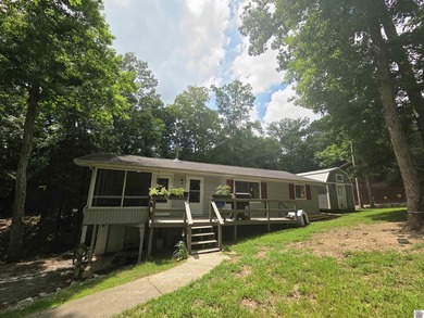 This quaint 2 bedroom 1 bath is the perfect starter home or lake - photo 4