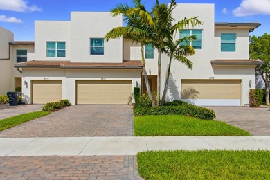 (private lake, pond, creek) Townhome/Townhouse For Sale in Lake Worth Florida