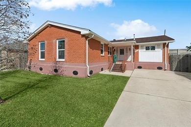 Lake Pontchartrain Home Active Under Contract in Metairie Louisiana