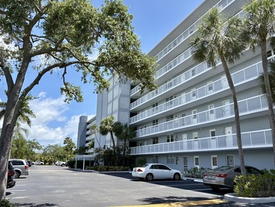Live in the heart of Boca Raton in this spacious 2-bedroom - photo 2