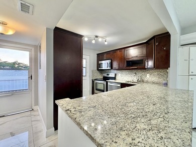Live in the heart of Boca Raton in this spacious 2-bedroom - photo 4