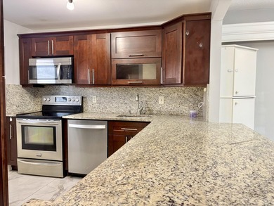 Live in the heart of Boca Raton in this spacious 2-bedroom - photo 5