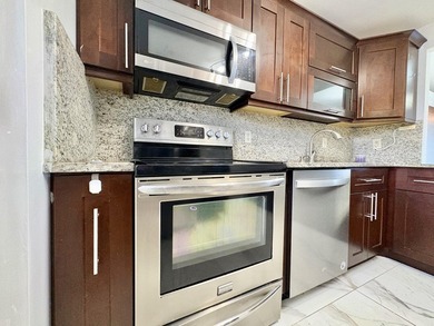 Live in the heart of Boca Raton in this spacious 2-bedroom - photo 6