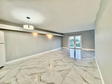 Live in the heart of Boca Raton in this spacious 2-bedroom - photo 8