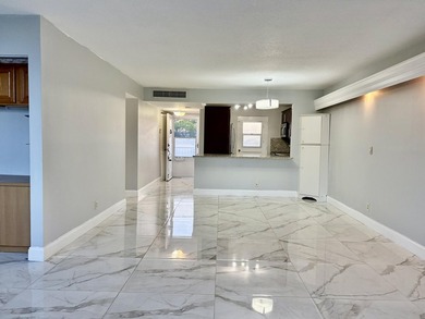 Live in the heart of Boca Raton in this spacious 2-bedroom - photo 9