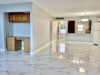 Live in the heart of Boca Raton in this spacious 2-bedroom - photo 10