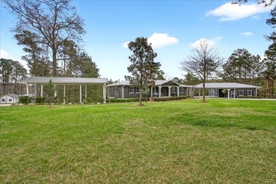 Escape to your own private lakeside retreat! This expansive - photo 2