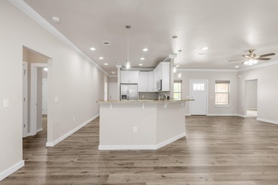 Gorgeous Craftsman Home in Lake Arthur Estates! This beautiful - photo 14