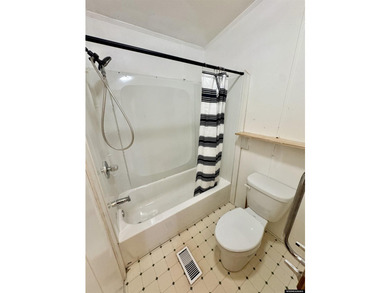 Welcome to this spacious 3-bedroom, 2-bathroom manufactured home - photo 15