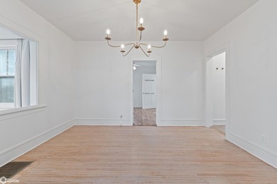 Beautiful move-in-ready property that blends timeless character - photo 16