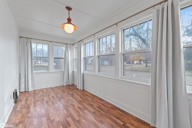 Beautiful move-in-ready property that blends timeless character - photo 18