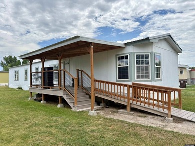 Welcome to this spacious 3-bedroom, 2-bathroom manufactured home - photo 19
