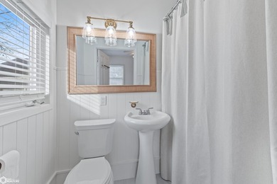 Beautiful move-in-ready property that blends timeless character - photo 21