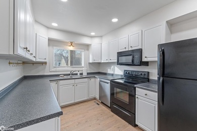 Beautiful move-in-ready property that blends timeless character - photo 24
