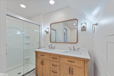 Beautiful move-in-ready property that blends timeless character - photo 32